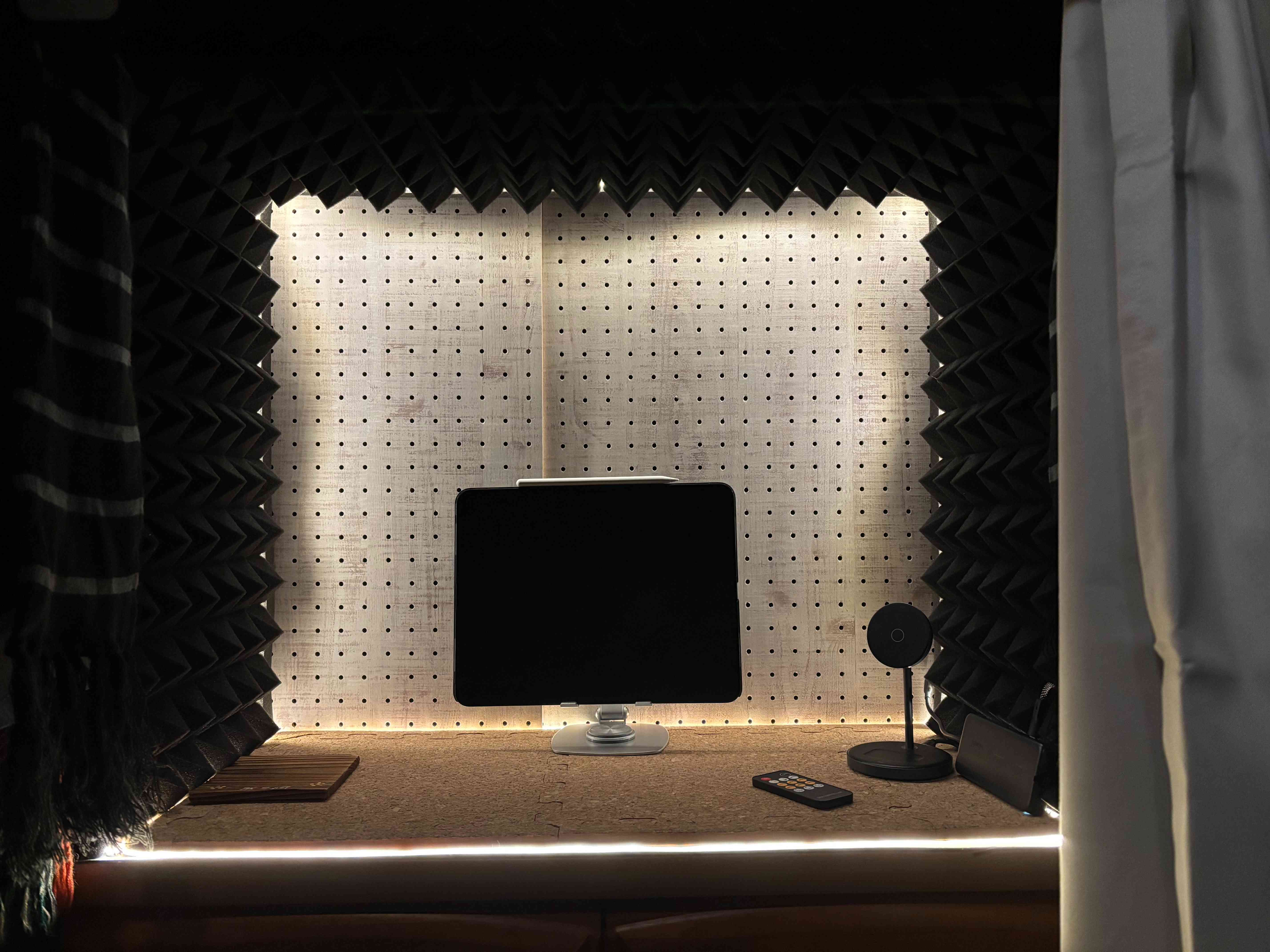  The booth stays there giving off alluring mood with the indirect lighting 